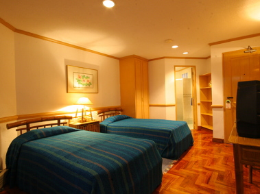 木目調でシンプルにまとまっているお部屋です